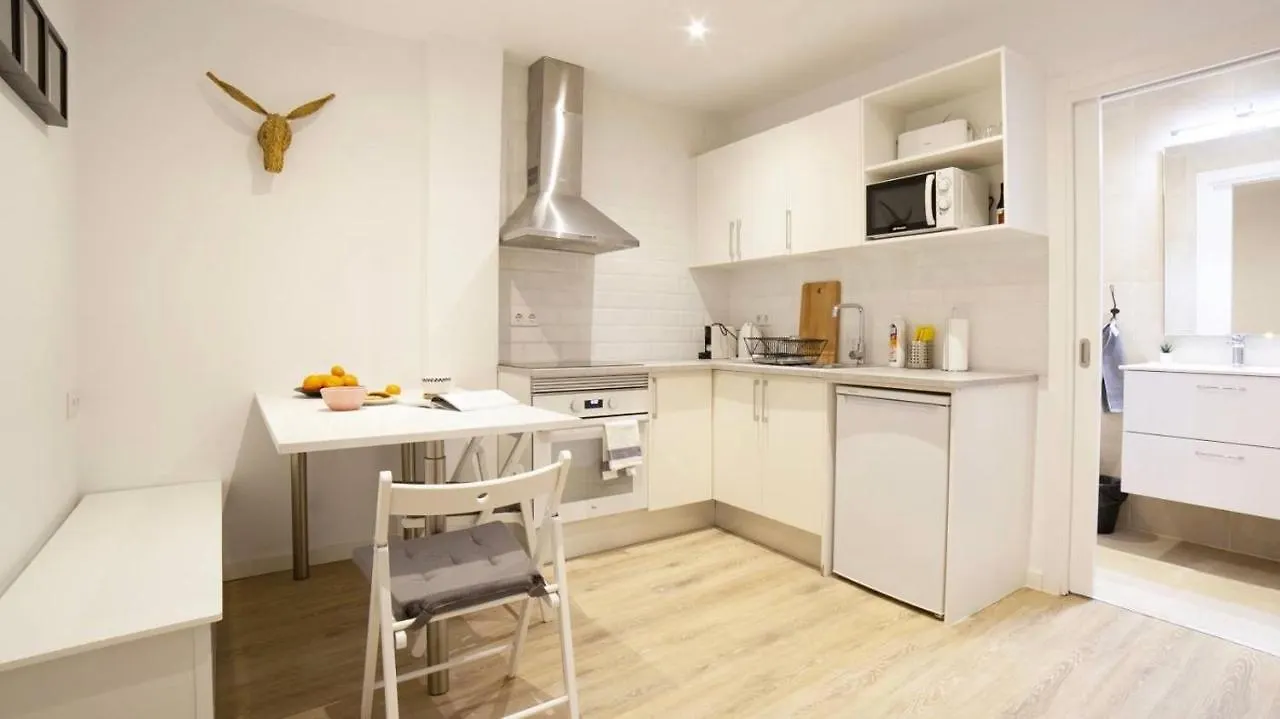 Chic Apartments Ramblas Barcelona 0*,